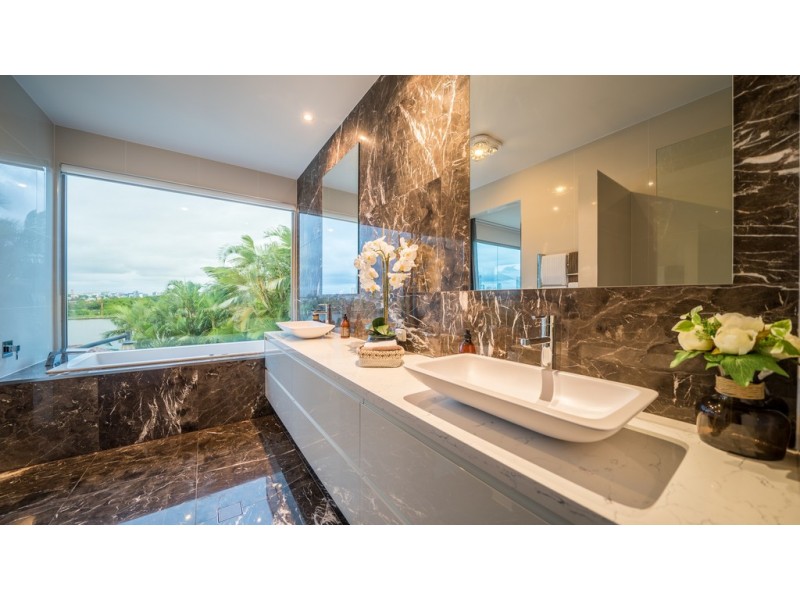 126 Wynnum Road, Norman Park QLD 4170