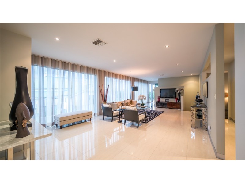 126 Wynnum Road, Norman Park QLD 4170