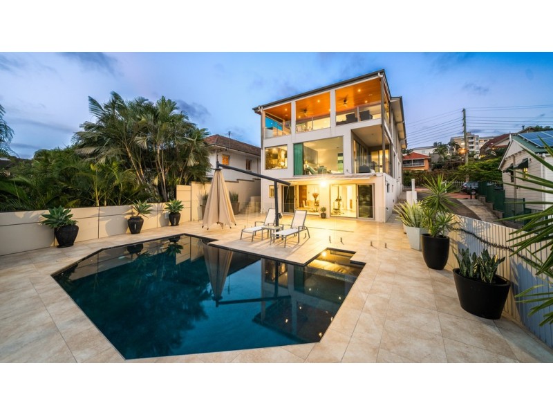 126 Wynnum Road, Norman Park QLD 4170