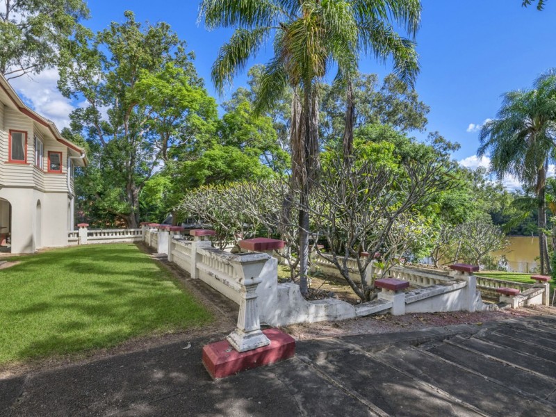 95 Bank Road, Graceville QLD 4075