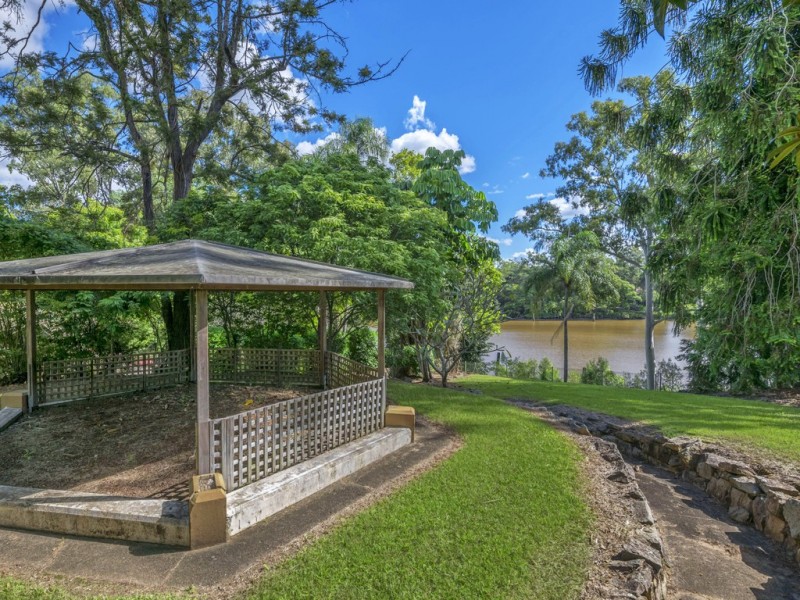 95 Bank Road, Graceville QLD 4075