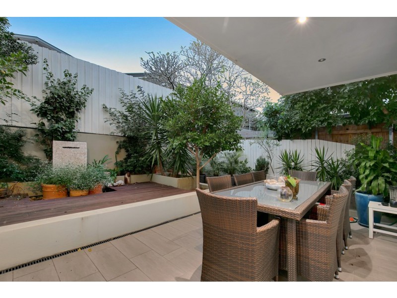 53 Thackeray Street, Norman Park QLD 4170