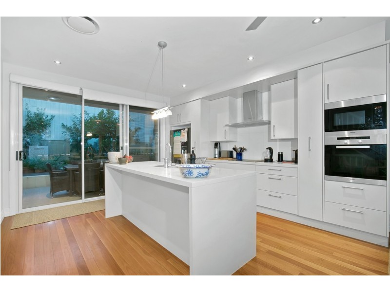 53 Thackeray Street, Norman Park QLD 4170