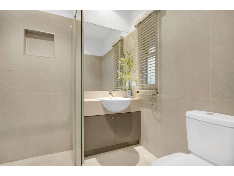 53 Thackeray Street, Norman Park QLD 4170