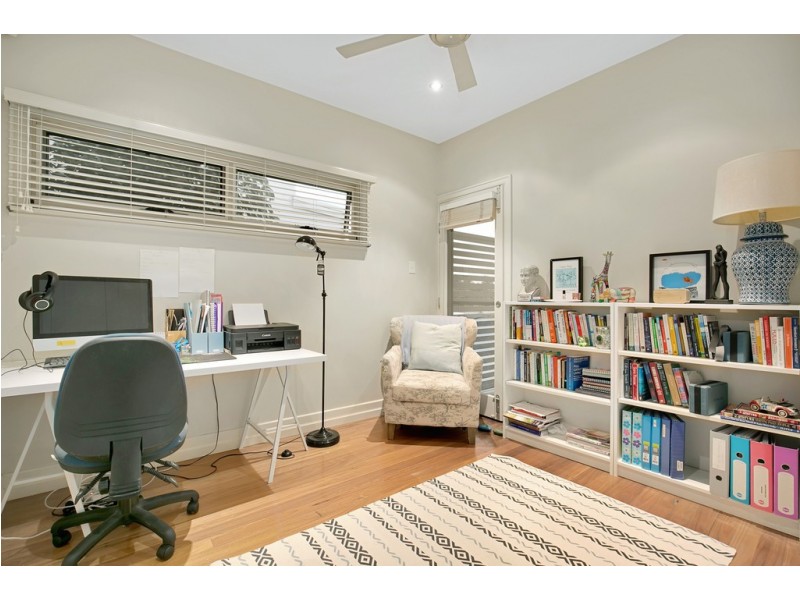 53 Thackeray Street, Norman Park QLD 4170