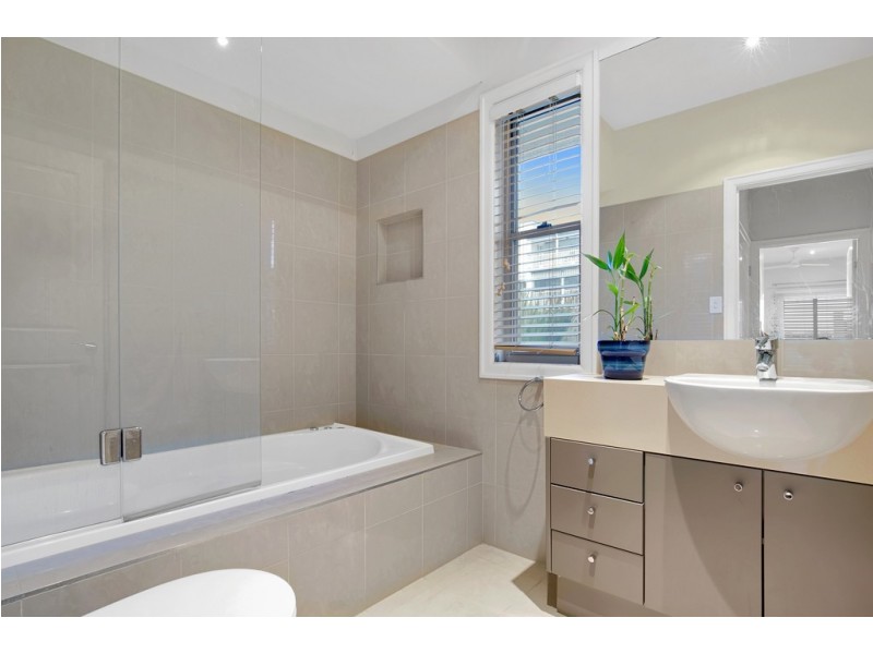 53 Thackeray Street, Norman Park QLD 4170