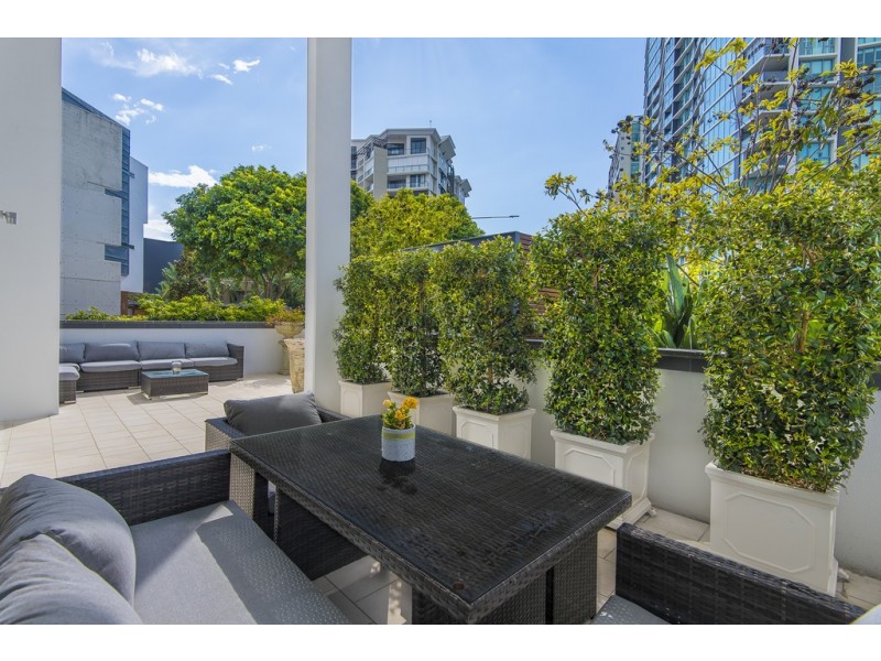 Infinity 37 Harbour Road, Hamilton QLD 4007