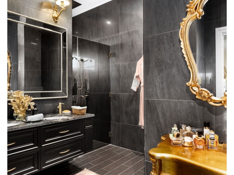 24 Hillside Crescent, Hamilton QLD 4007