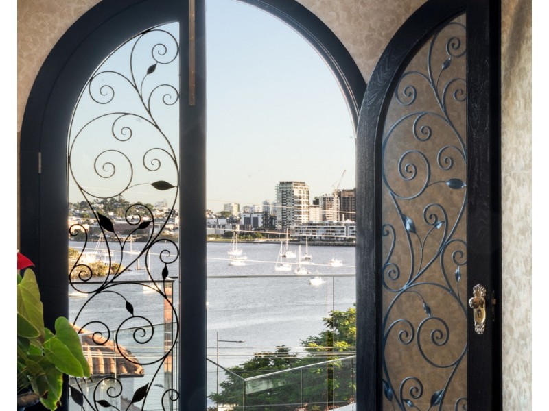 24 Hillside Crescent, Hamilton QLD 4007