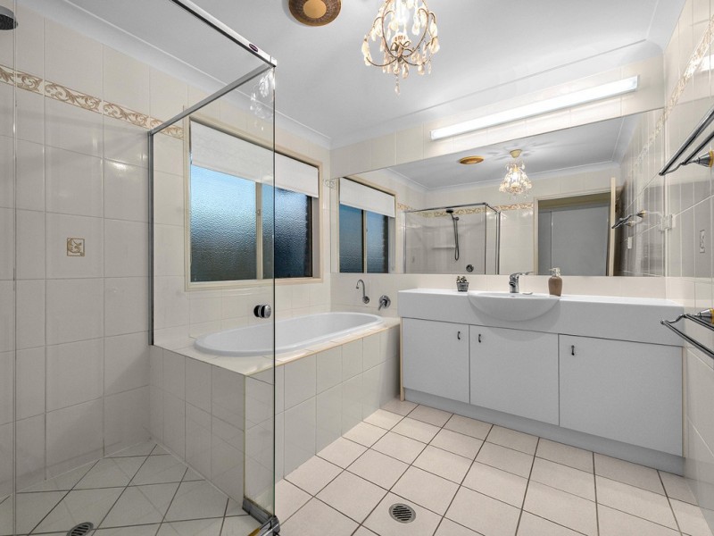 45 Riversleigh Crescent, Eatons Hill QLD 4037