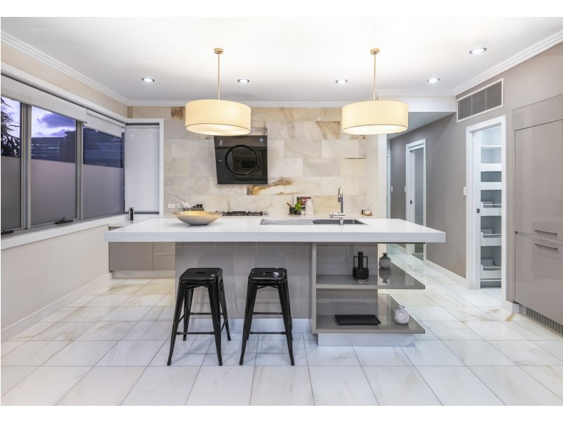 19 Midvale Lane, Teneriffe QLD 4005