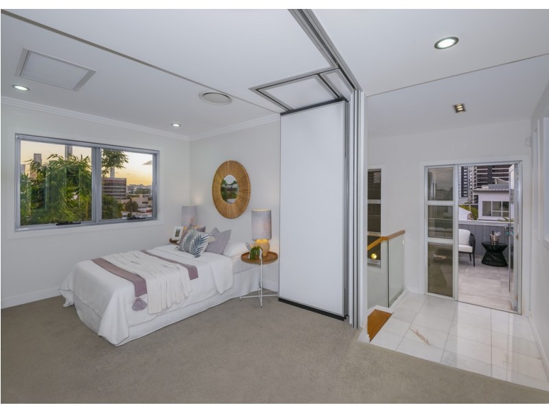 19 Midvale Lane, Teneriffe QLD 4005