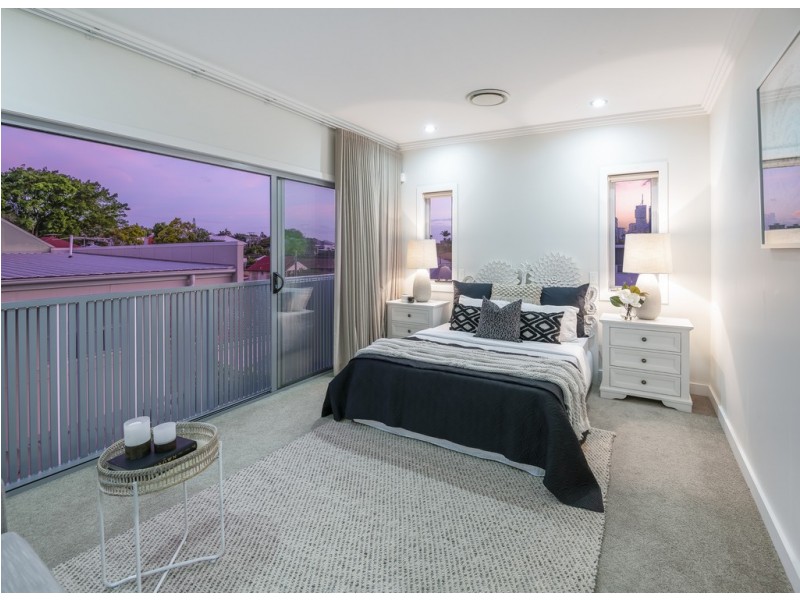 19 Midvale Lane, Teneriffe QLD 4005