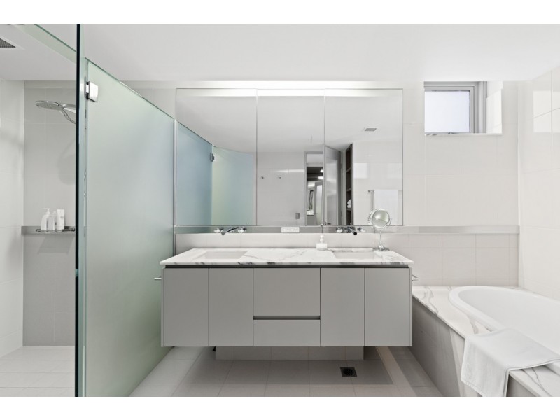 3842/30 Hollins Crescent, New Farm QLD 4005