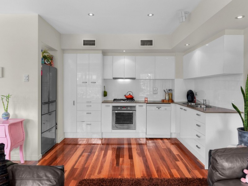 Townhouse 1, 15 Halford Street, Newstead QLD 4006