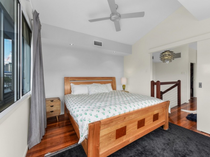 Townhouse 1, 15 Halford Street, Newstead QLD 4006