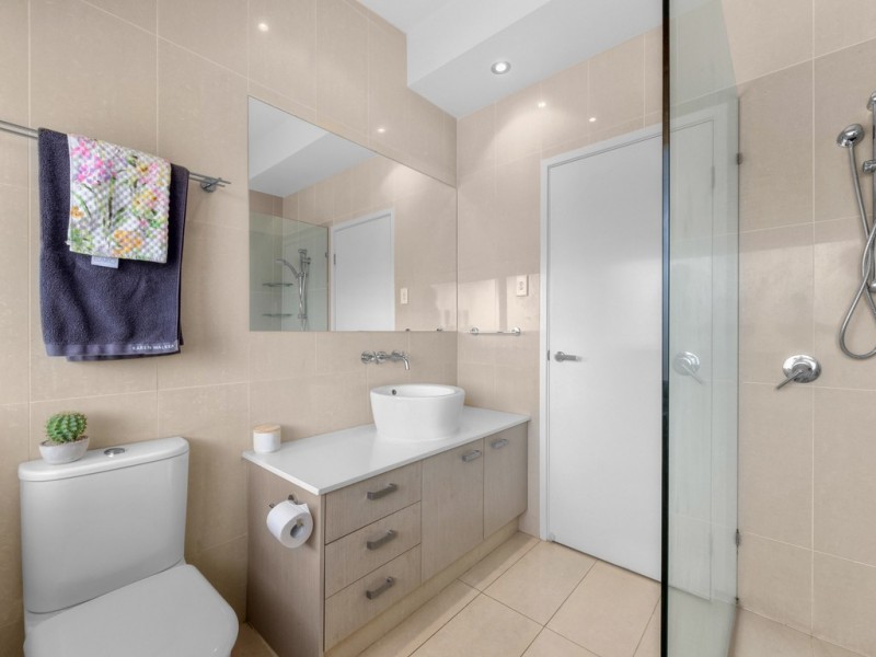 Townhouse 1, 15 Halford Street, Newstead QLD 4006