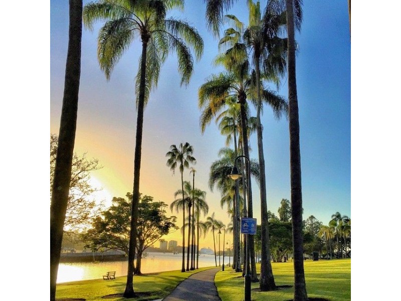 Townhouse 1, 15 Halford Street, Newstead QLD 4006