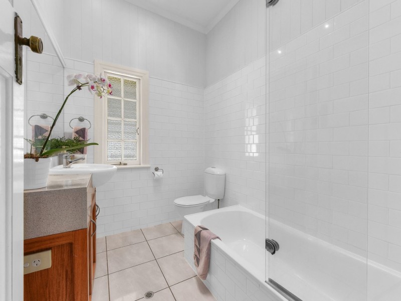 82 Lanham Avenue, Grange QLD 4051