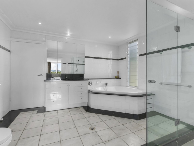 26 Mikado Street, Hamilton QLD 4007