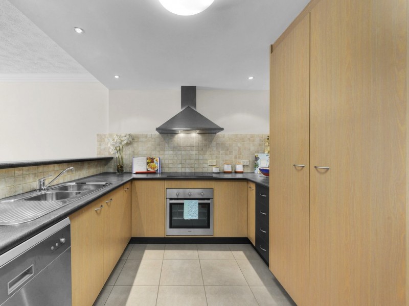 2/81 Annerley Road, Woolloongabba QLD 4102