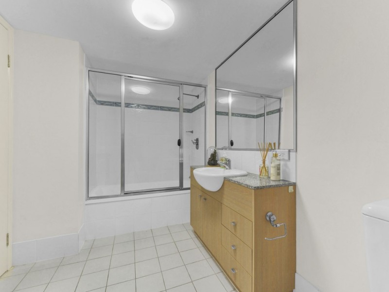 2/81 Annerley Road, Woolloongabba QLD 4102