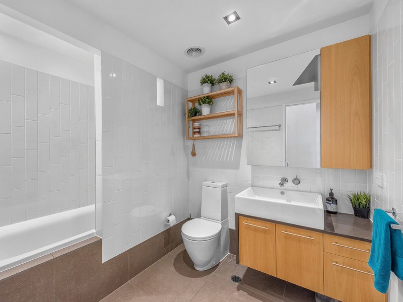 610/8 Skyring Terrace, Teneriffe QLD 4005