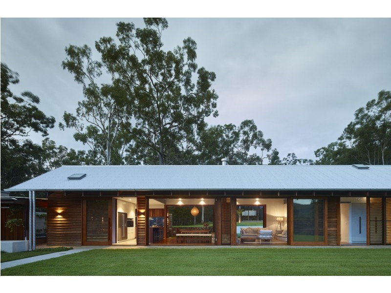 6 Parragilga Close, Wights Mountain QLD 4520