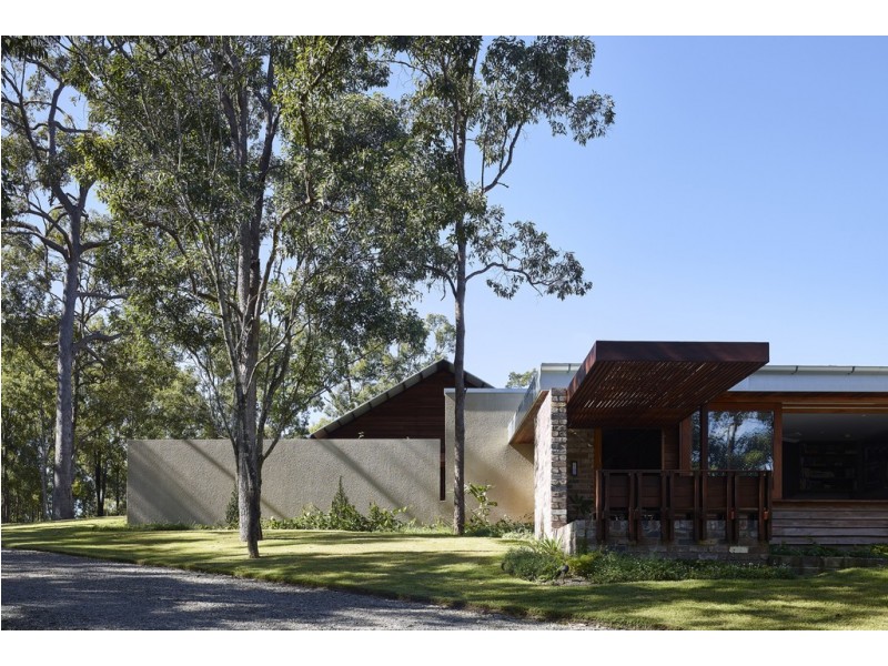 6 Parragilga Close, Wights Mountain QLD 4520