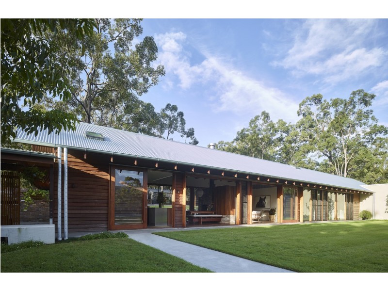 6 Parragilga Close, Wights Mountain QLD 4520