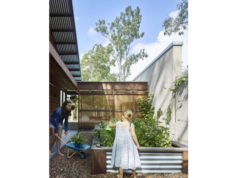 6 Parragilga Close, Wights Mountain QLD 4520