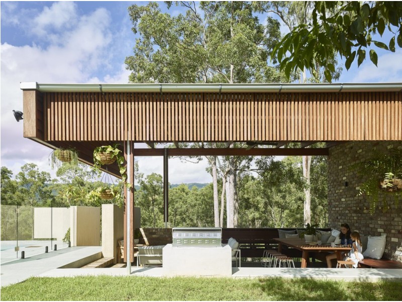 6 Parragilga Close, Wights Mountain QLD 4520