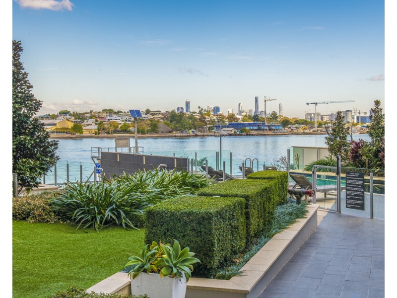 102/37 Harbour Road, Hamilton QLD 4007