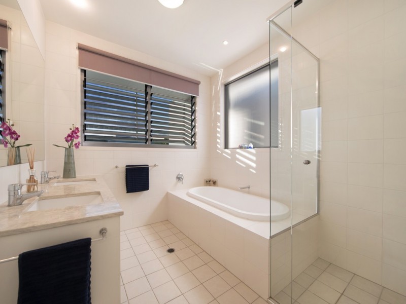 6 Hollins Crescent, New Farm QLD 4005