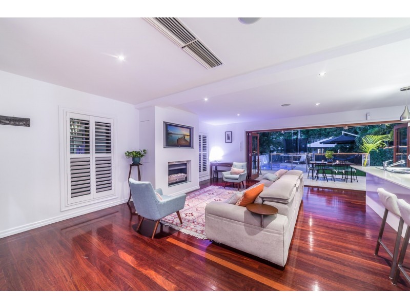 30 Donald Street, Camp Hill QLD 4152