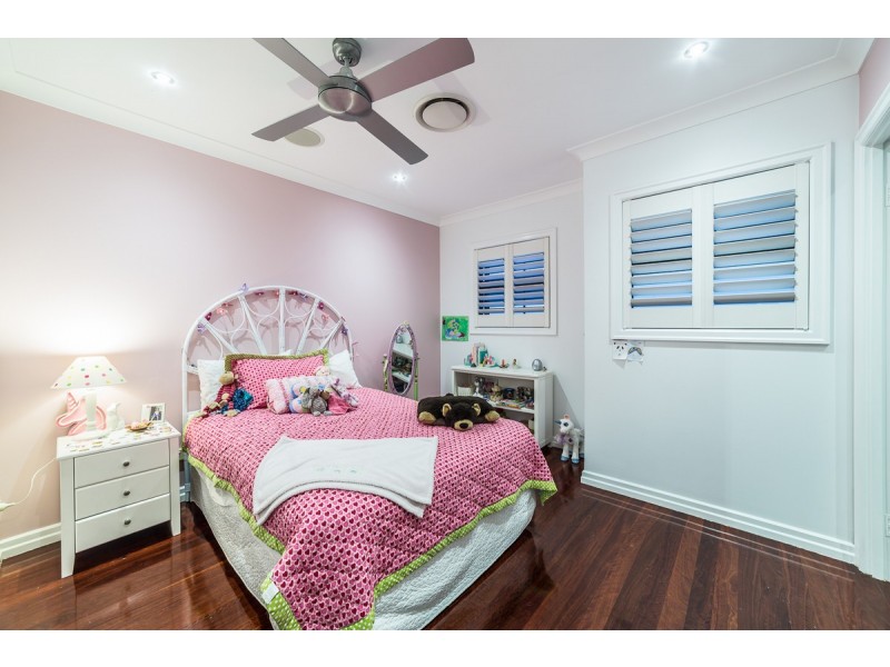 30 Donald Street, Camp Hill QLD 4152