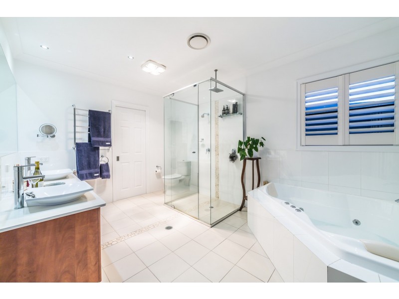 30 Donald Street, Camp Hill QLD 4152