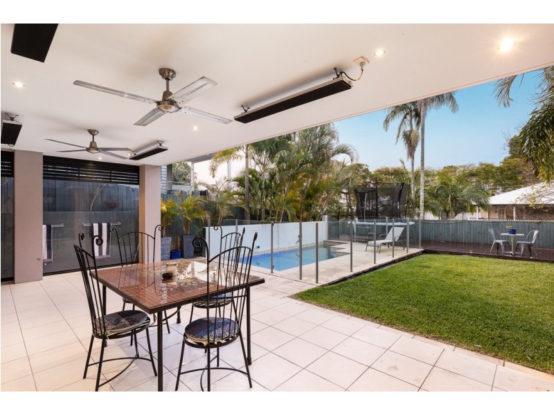 30 Donald Street, Camp Hill QLD 4152