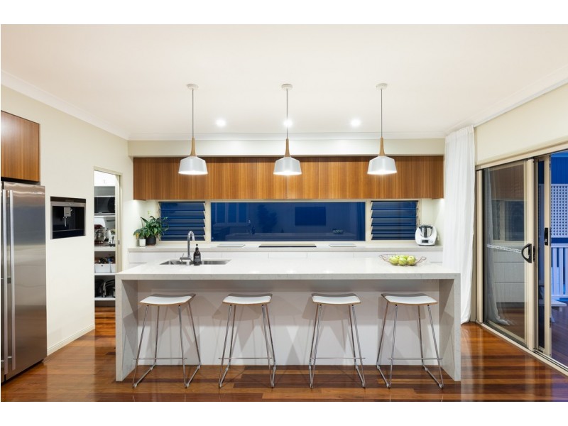 41 Brisbane Avenue, Camp Hill QLD 4152