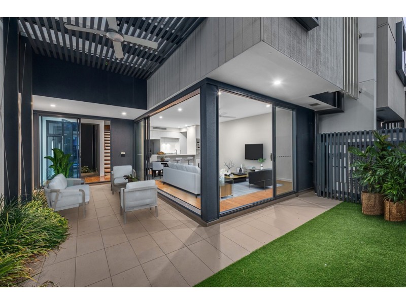 608/12 Parkside Circuit, Hamilton QLD 4007