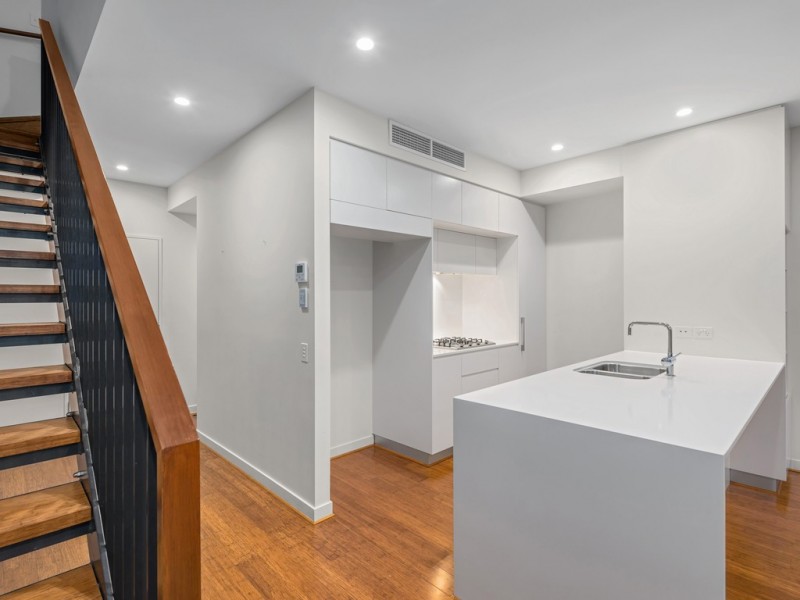 608/12 Parkside Circuit, Hamilton QLD 4007