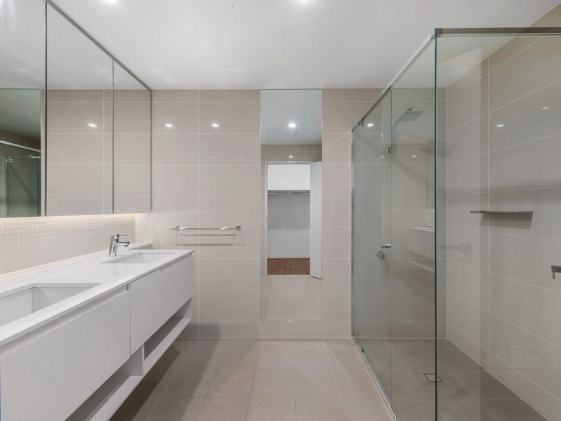 608/12 Parkside Circuit, Hamilton QLD 4007