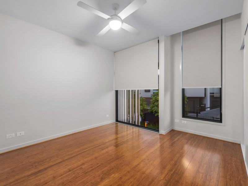 608/12 Parkside Circuit, Hamilton QLD 4007