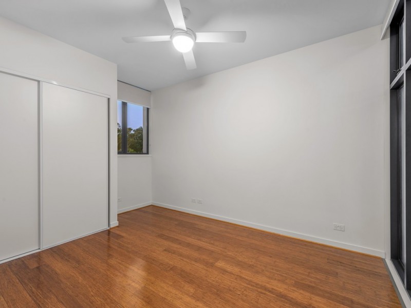 608/12 Parkside Circuit, Hamilton QLD 4007