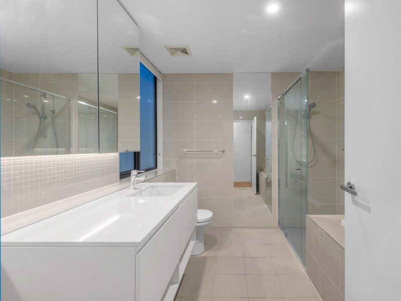 608/12 Parkside Circuit, Hamilton QLD 4007