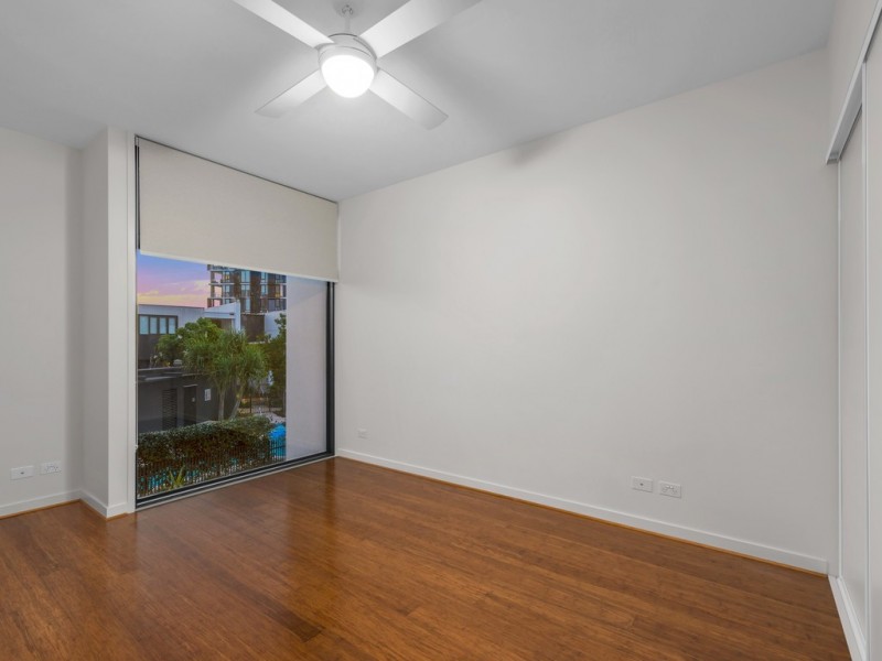 608/12 Parkside Circuit, Hamilton QLD 4007