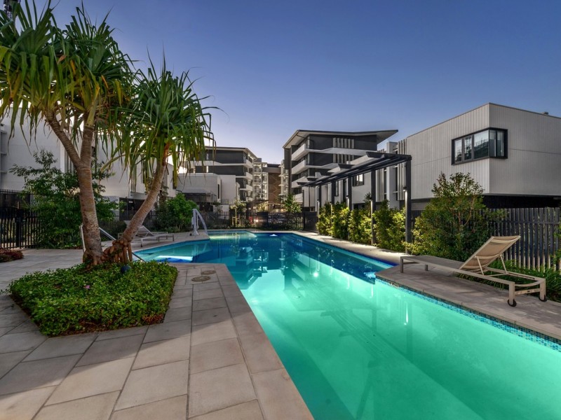 608/12 Parkside Circuit, Hamilton QLD 4007