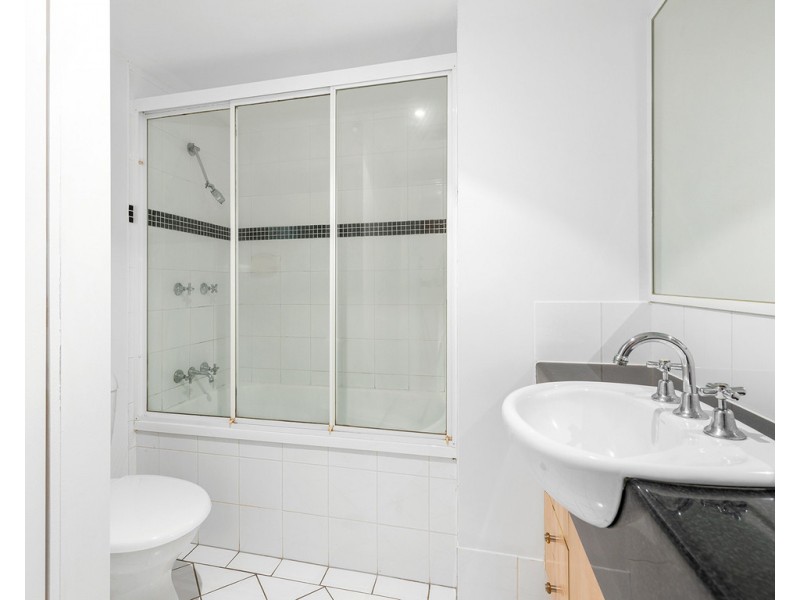 4/140 Commercial Road, Teneriffe QLD 4005