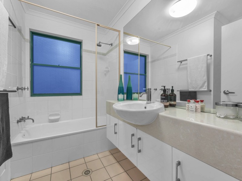 78 Orchard Terrace, St Lucia QLD 4067