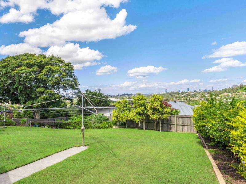 124 Redwood Street, Stafford Heights QLD 4053